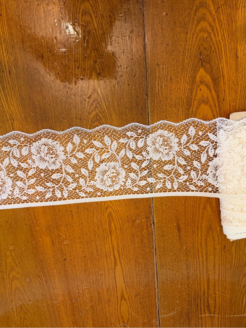 Off White/Cream Floral Lace Trim with Roses